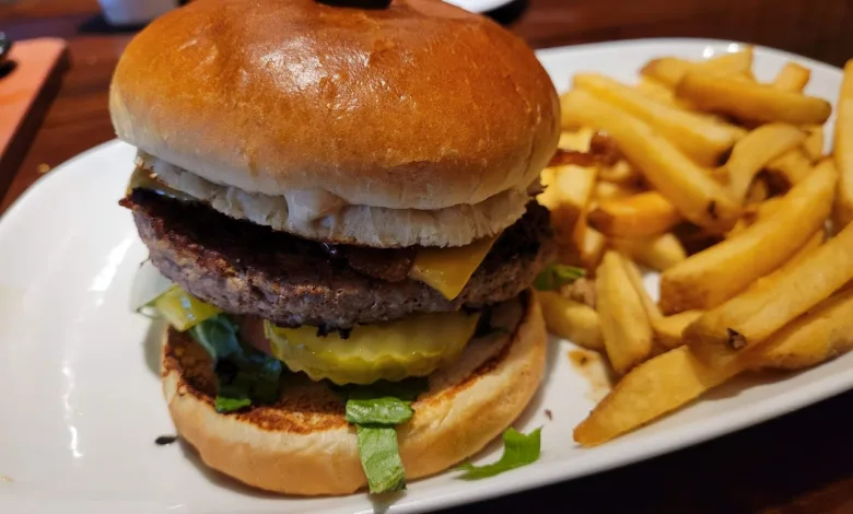 Burger Spotlight: Steakhouse Cheeseburger From Longhorn Steakhouse