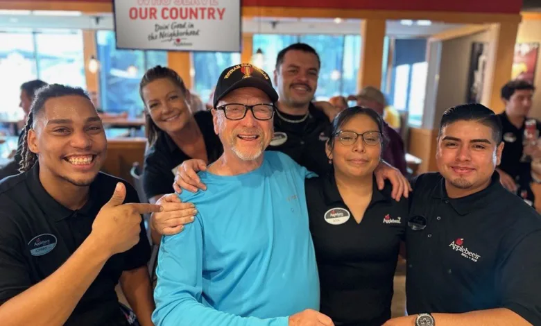 Applebee’s Honors Veterans & Active Duty Military With Free Meals on Veterans Day